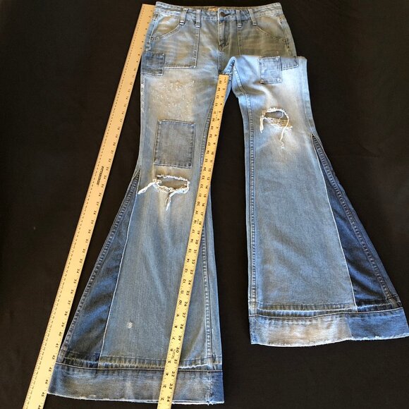 ❌ Reserved for @isabelle_p ❌ Free People Festy Super Flare Patchwork Jeans Sz 28 - Picture 9 of 16